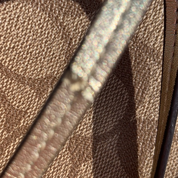 Coach wristlet in Signature Canvas with gold trim - Picture 4 of 8